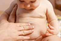 cara mengatasi perut kembung pada bayi