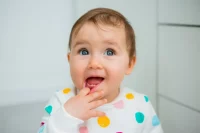 umur berapa bayi tumbuh gigi