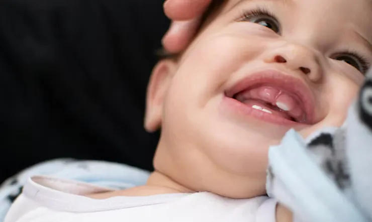 umur berapa bayi tumbuh gigi