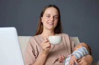 ibu menyusui boleh minum kopi