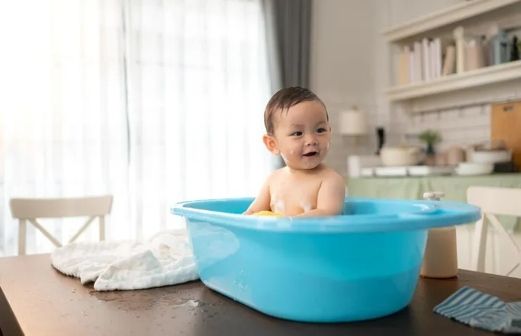 perlengkapan mandi bayi baru lahir