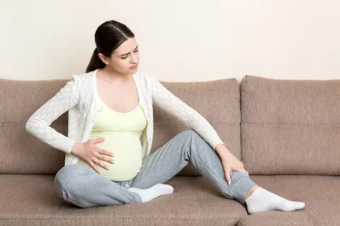 penyebab kaki bengkak pada ibu hamil