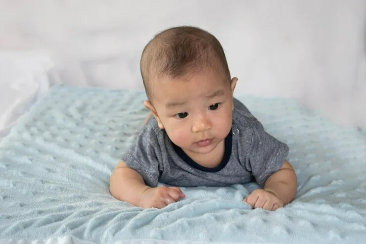 umur berapa bayi bisa tengkurap