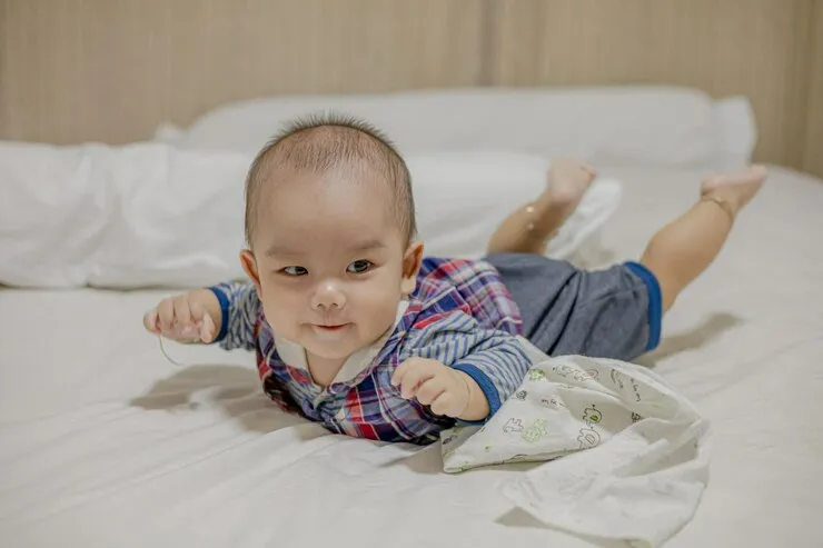 umur berapa bayi bisa tengkurap